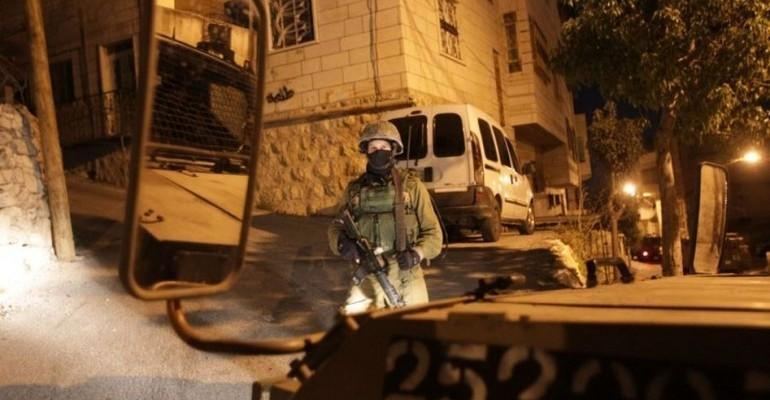 قوات الإحتلال تعتقل فتيين من قرية العرقة غرب جنين